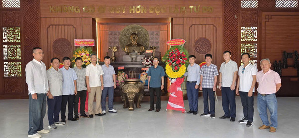 Ảnh đại diện hội cựu chiến binh cơ quan bộ tư pháp dâng hương tri ân các anh hùng liệt sĩ tại căn cứ trung ương cục miền nam và địa đạo củ chi