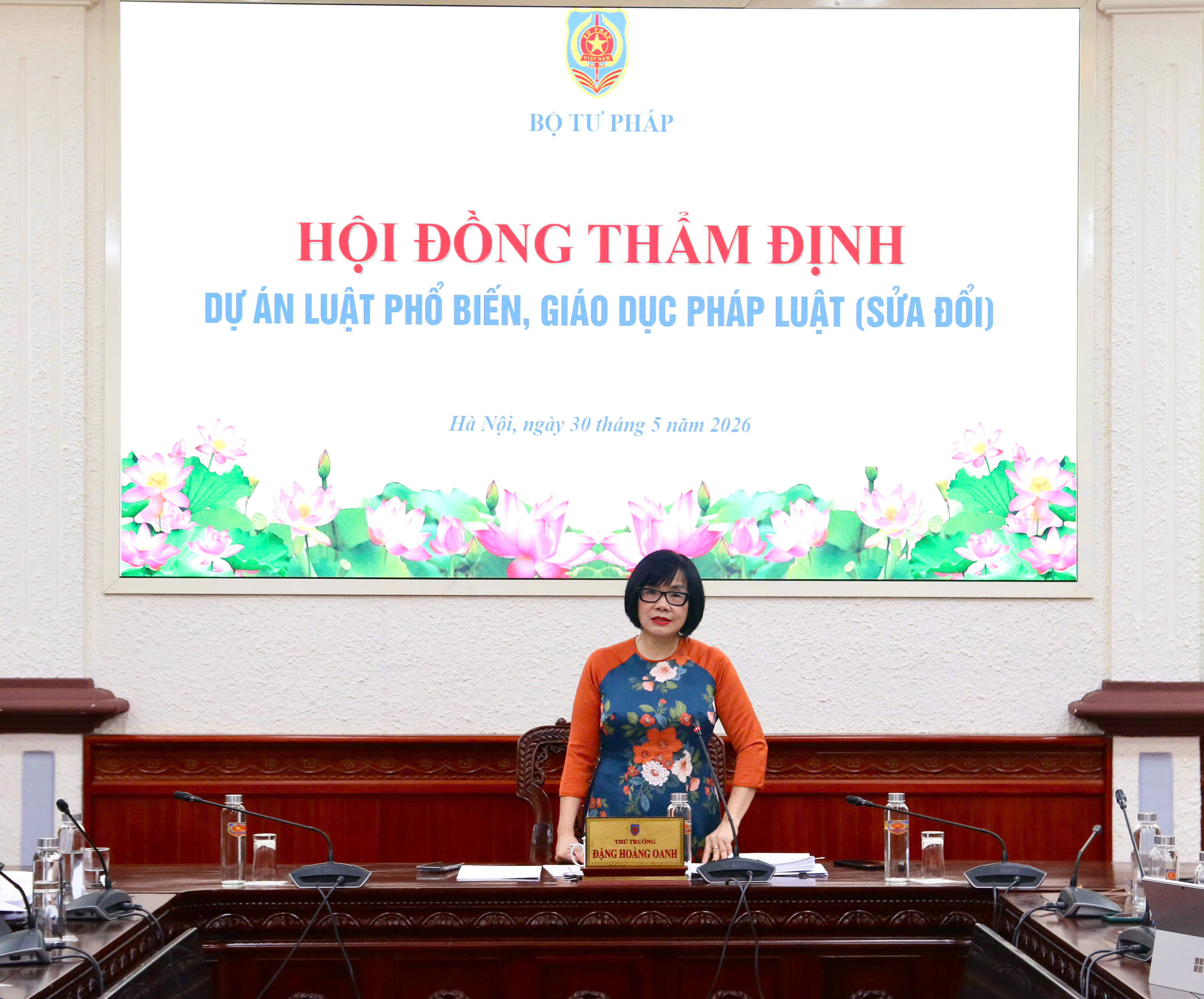 Thứ trưởng Đặng Hoàng Oanh kết luận cuộc họp