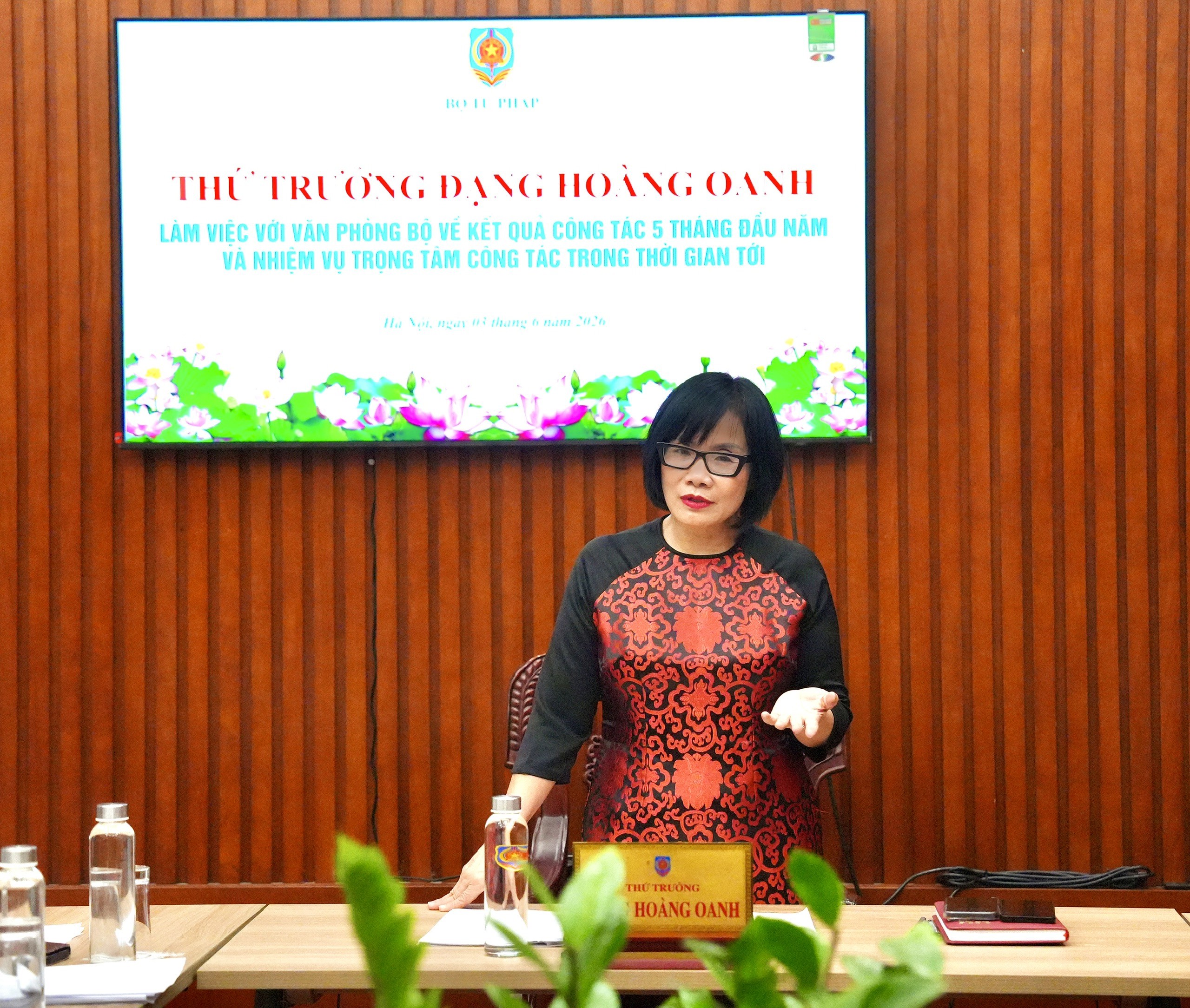 Ảnh đại diện bài viết: thứ trưởng bộ tư pháp đặng hoàng oanh phát biểu