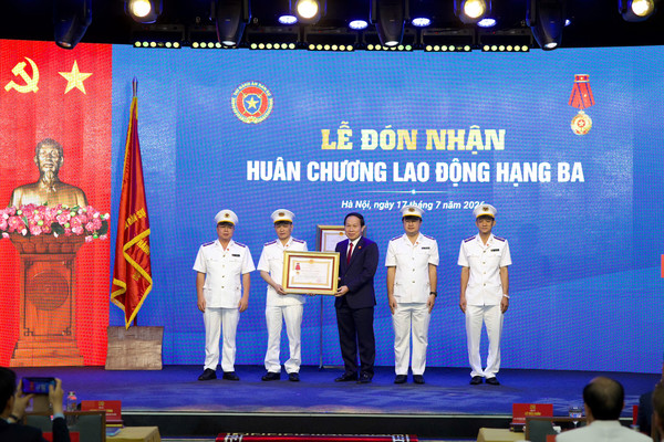 Ảnh đại diện Thi hành án dân sự Thành phố Hồ Chí Minh vinh dự đón nhận Huân chương Lao động hạng Ba